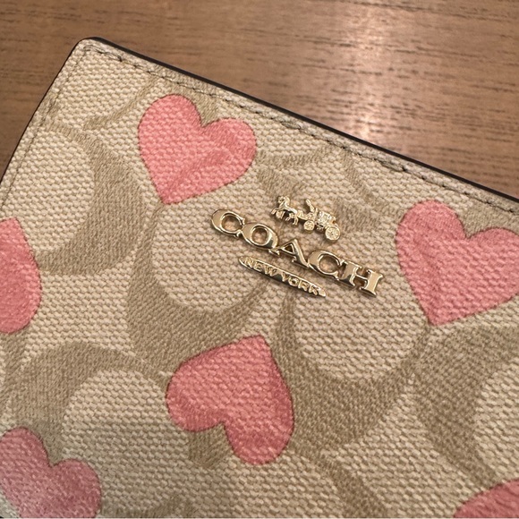 coach Snap Wallet In Signature Canvas With Heart Print cq145 - Picture 7 of 11